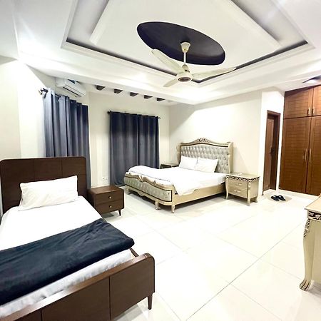 Luxury Apartment Rentals 이슬라마바드 외부 사진
