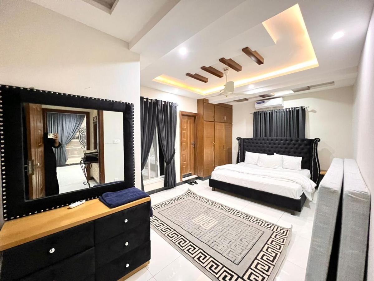 Luxury Apartment Rentals 이슬라마바드 외부 사진