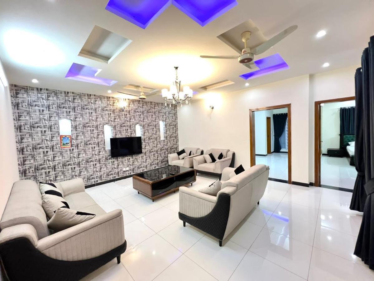 Luxury Apartment Rentals 이슬라마바드 외부 사진