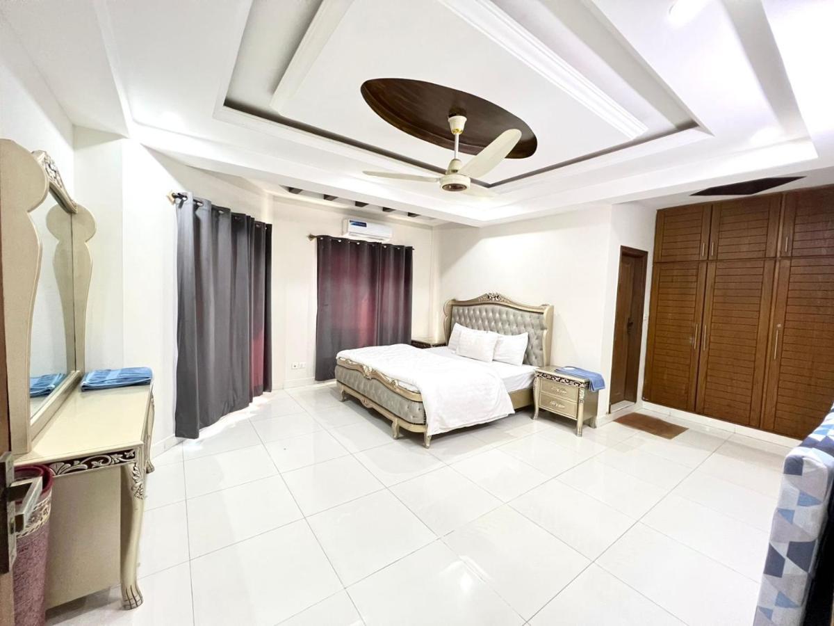 Luxury Apartment Rentals 이슬라마바드 외부 사진
