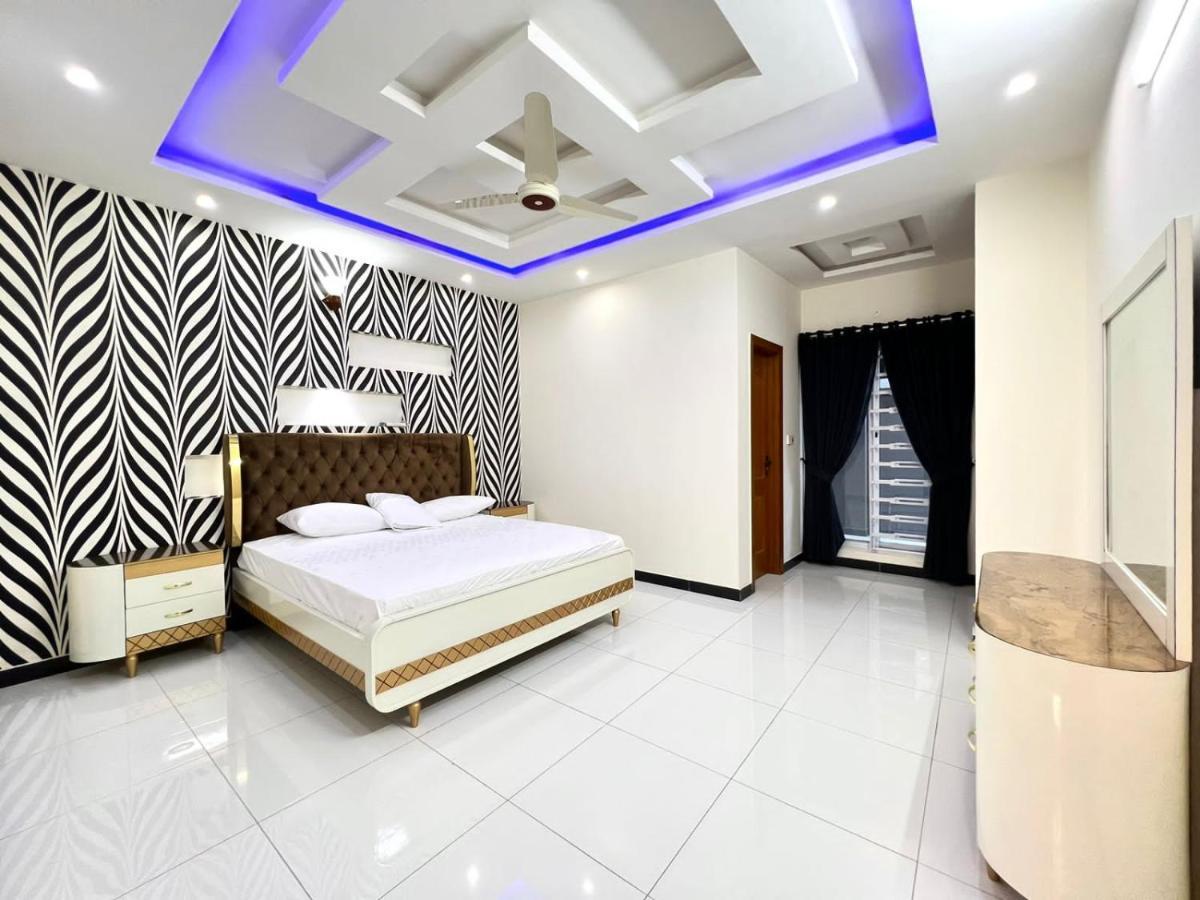 Luxury Apartment Rentals 이슬라마바드 외부 사진